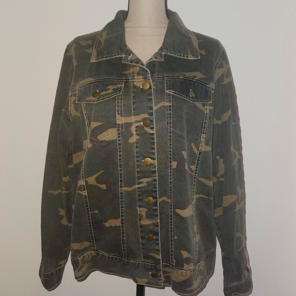 SUGAR LIPS Camouflage Denim Jacket (Oversized) – Size M 💚✨